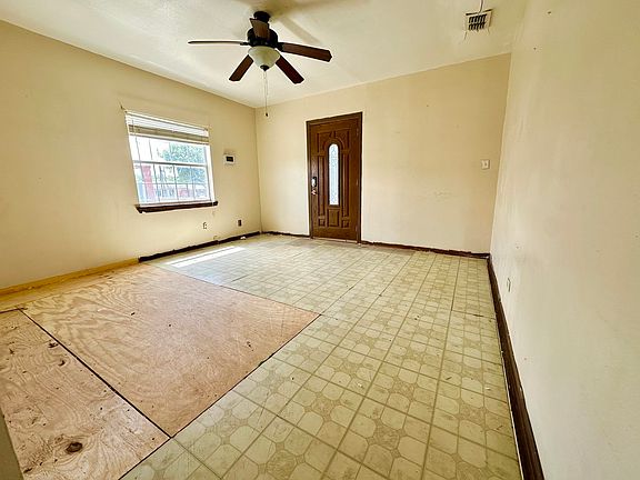 4th image of 606 E North St