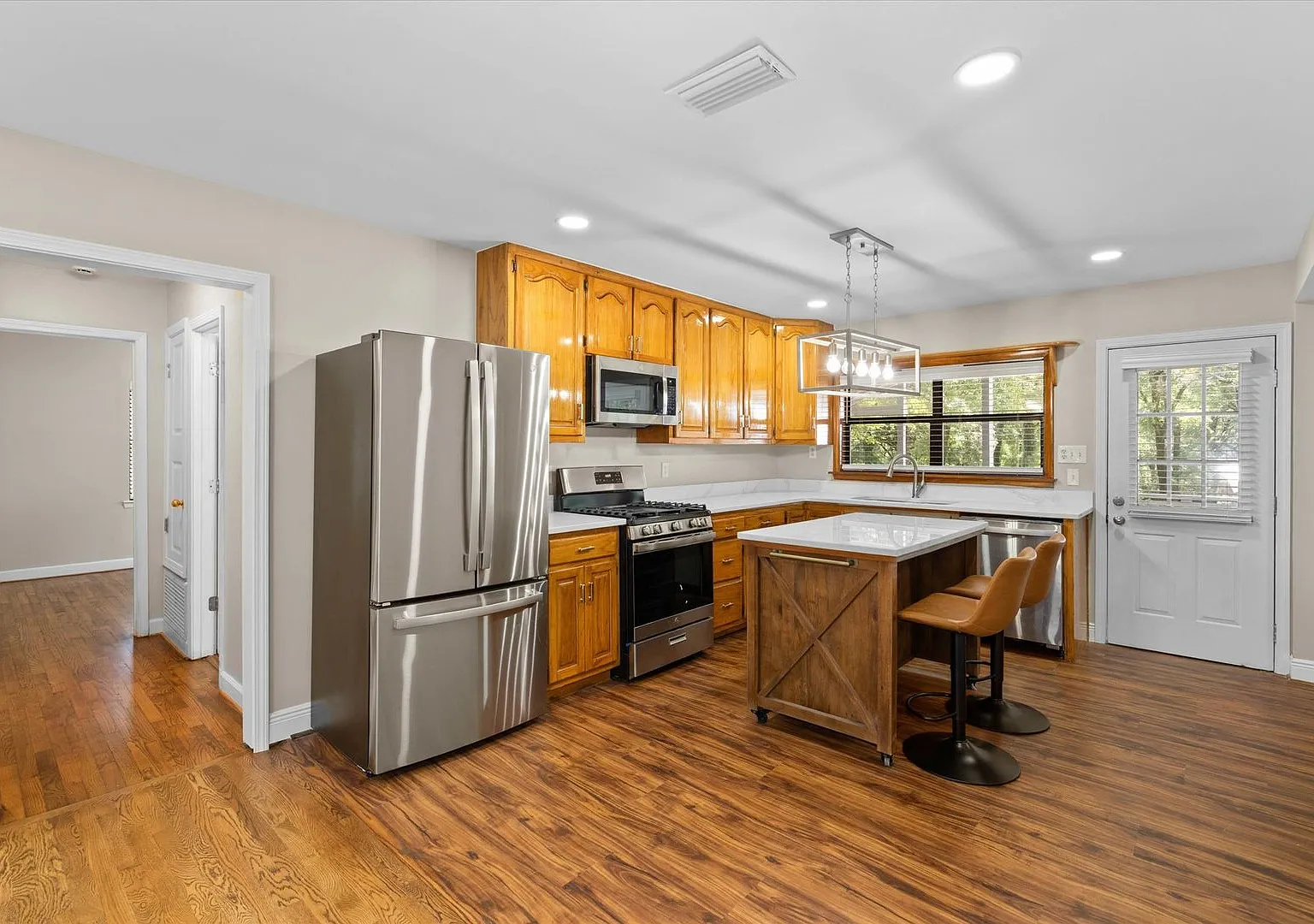 Completely Remodeled With Rv/Boat Shelter — Photo 4