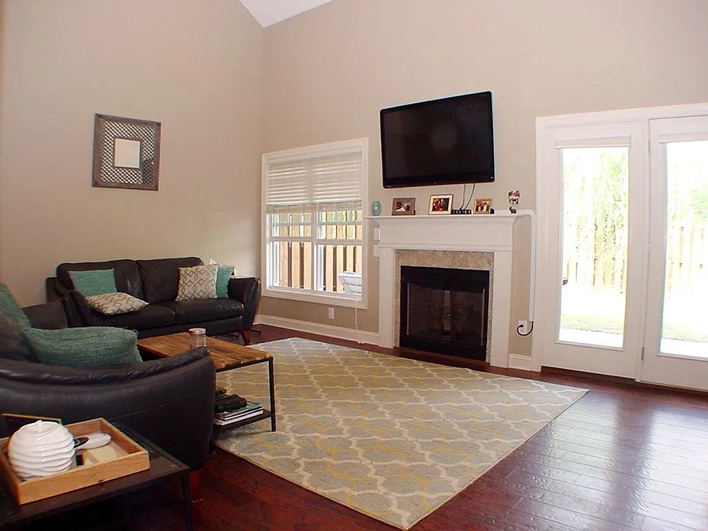 3 bed, 2.5 bath, $2,200 — Photo 4