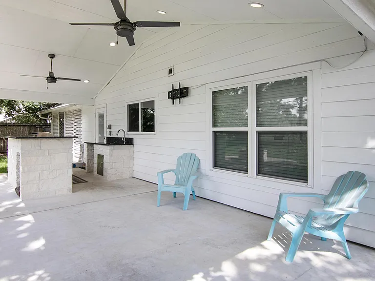 255 E Castle Harbour Dr — Photo 25