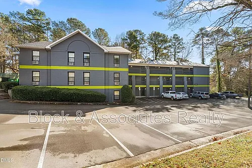 5104 Hollyridge Dr Photo 1