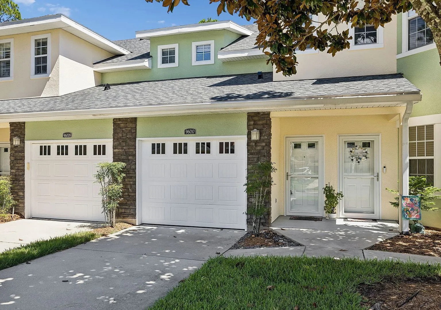 Beautiful 3-Bedroom Flat in Gated Stoney Creek Community — Photo 1