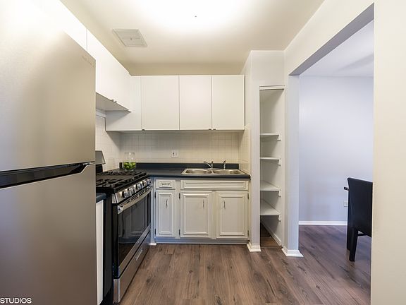 4th image of 9S101 Lake Dr APT 22-203