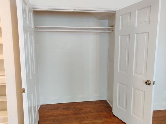 5th image of 5910 La Vista Dr