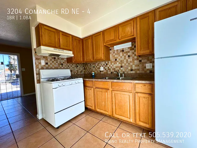 3204 Comanche Rd NE #4 — Photo 3