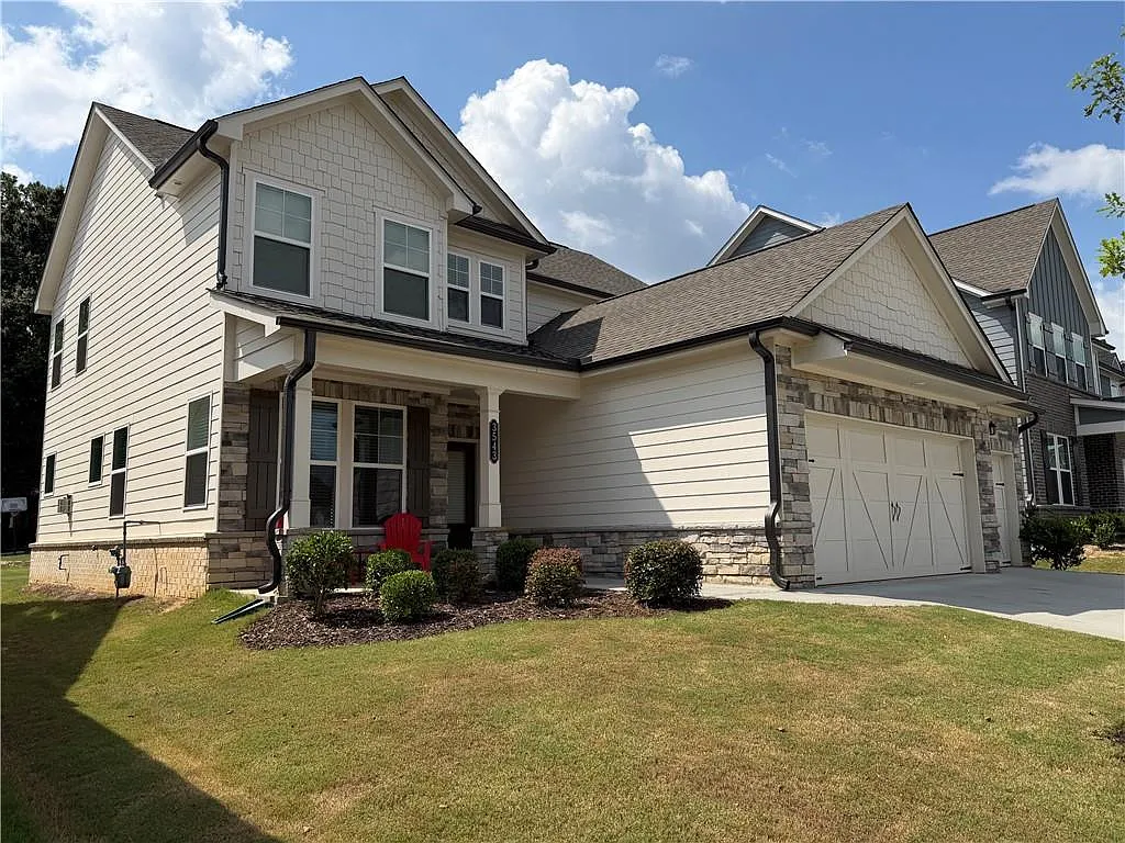 4 bed, 2.5 bath, 2469 sqft, $2,650 — Photo 2