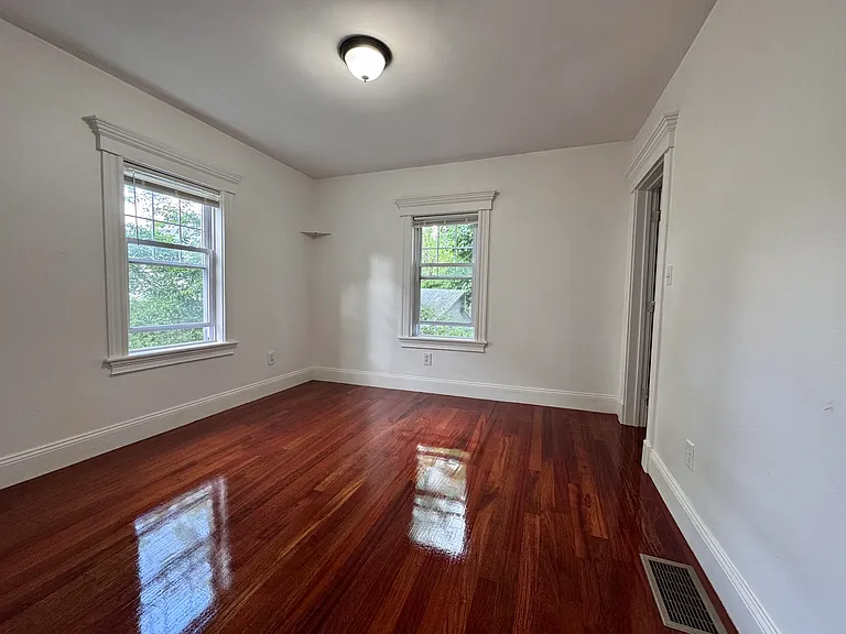10 Woodfield St — Photo 8