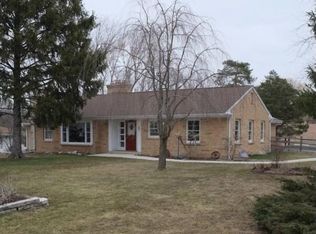 300 Leanore Ln, Brookfield, WI 53005