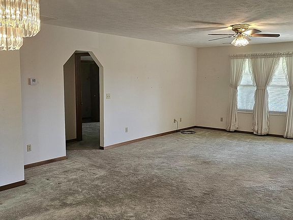 3rd image of 224 Helton St