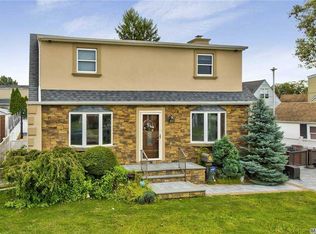 433 Saint Joseph Pl, Franklin Square, NY 11010