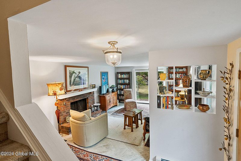 5th image of 33 Oxford Circle