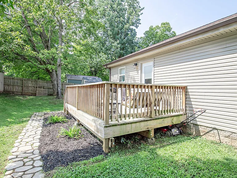 457 Reeves Dr — Photo 20