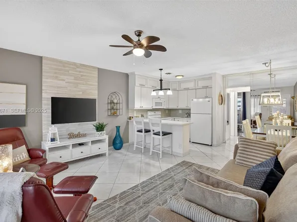 800 SW 10th Ter APT 4T, Hallandale Beach, FL 33009