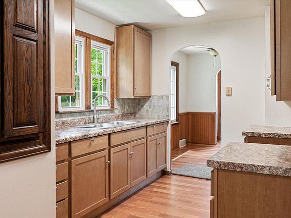 4th image of 507 N Center AVENUE