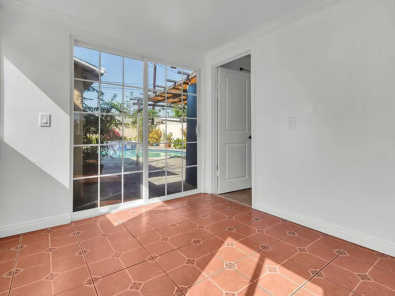 2819 Exposition Pl — Photo 14