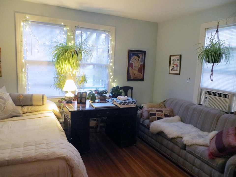 Upstairs bedroom. Lots of light and a closet!