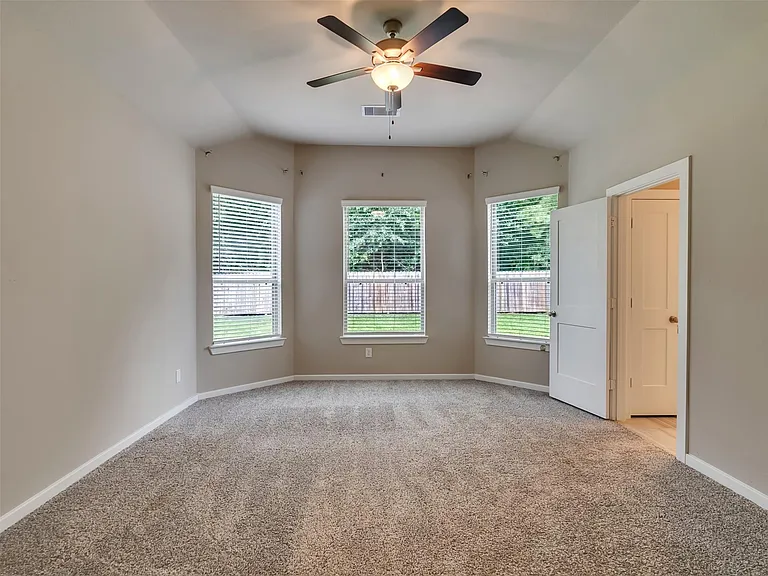 8510 Amber Bend Dr — Photo 28