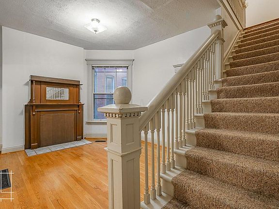 5th image of 36 W Hubbard Ave