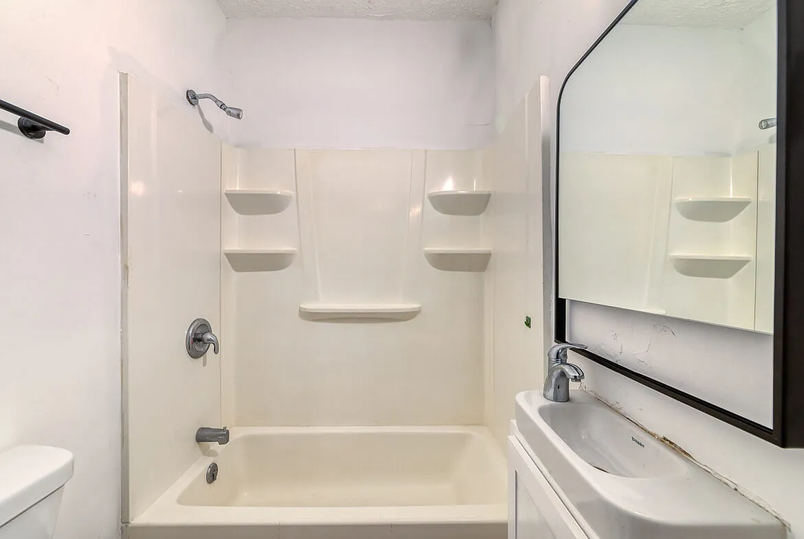 2 bed, 1350 sqft, $975 — Photo 2