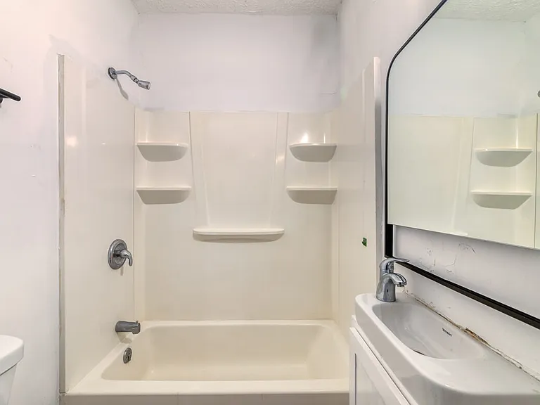 422 W Saginaw St #1 — Photo 2