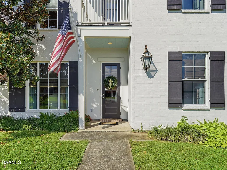 406 Harbor Bend Blvd — Photo 1