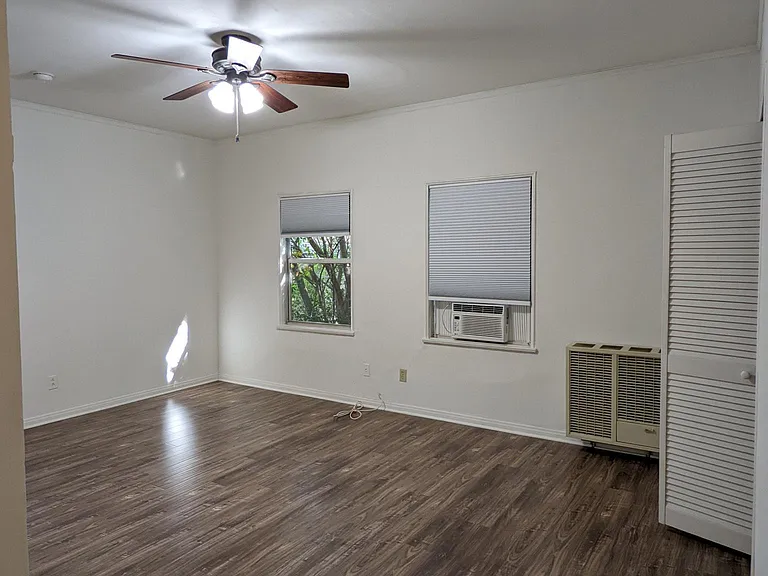208 N La Peer Dr #7 — Photo 16