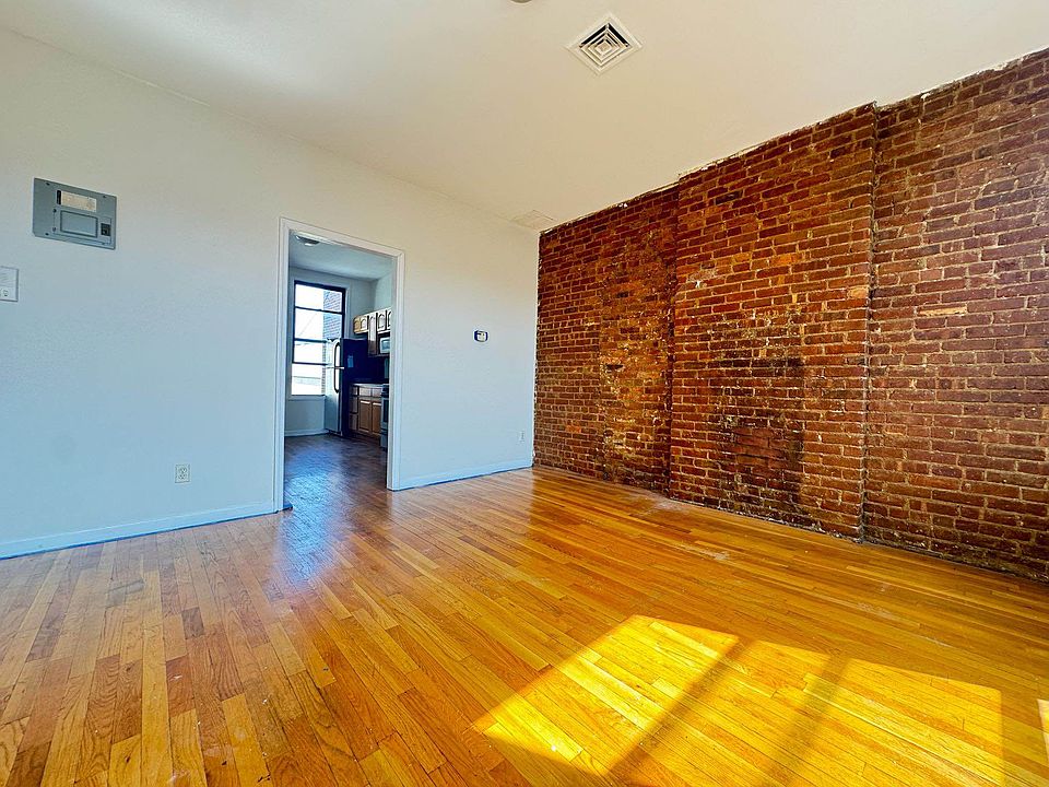 1st image of 249 Wilson Ave #2