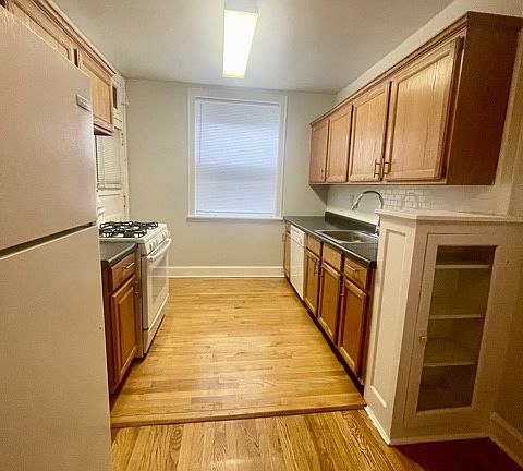 2nd image of 4858 N Hermitage Ave APT 1B