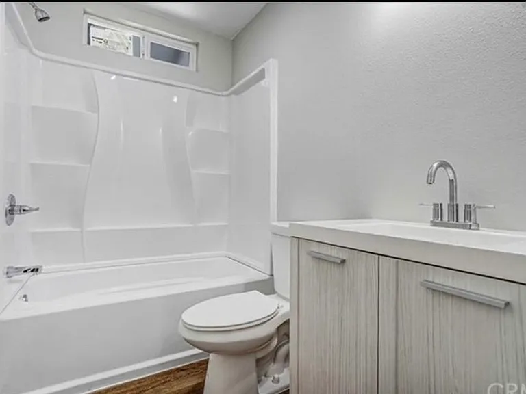 625 W Olive St — Photo 2