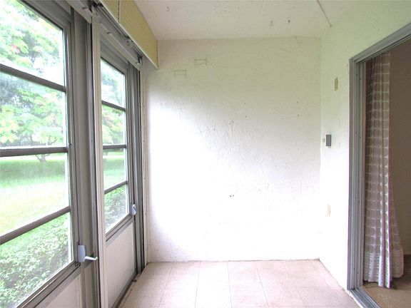5th image of 2602 Nassau Bend #F1