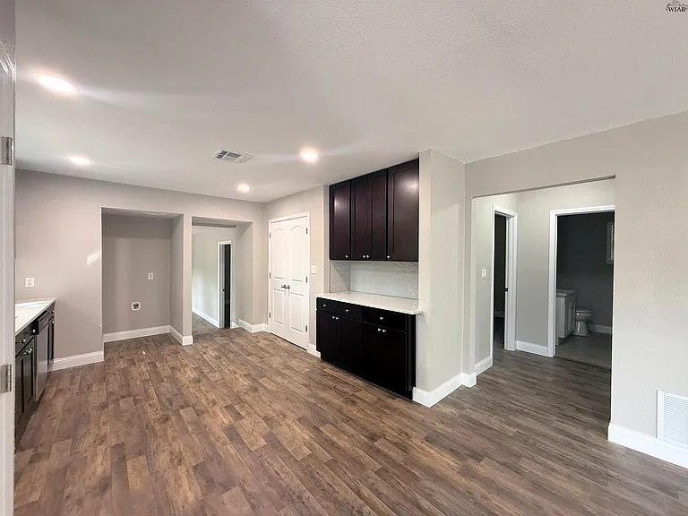 104 Sandy Ln — Photo 11