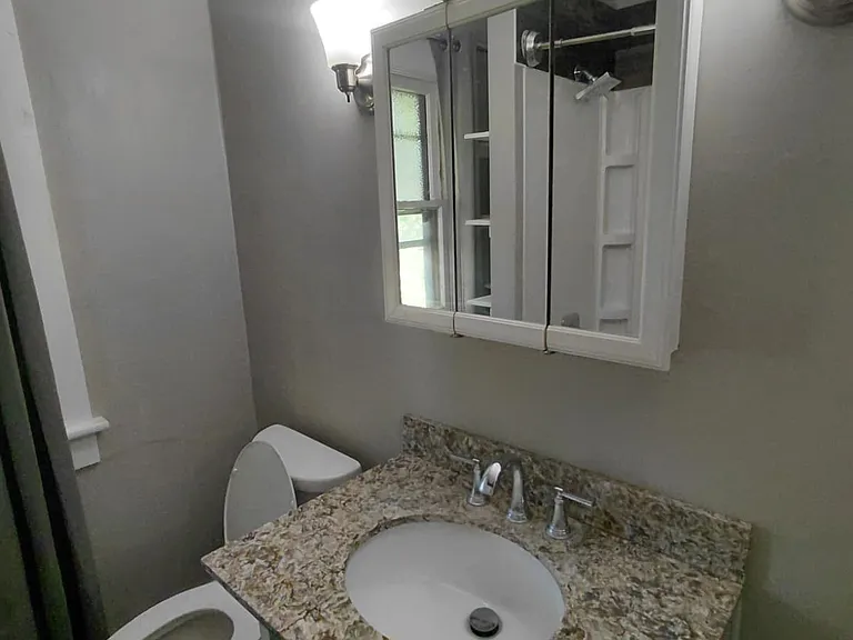 318 S 15th St — Photo 10