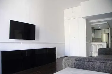 Rented by R New York