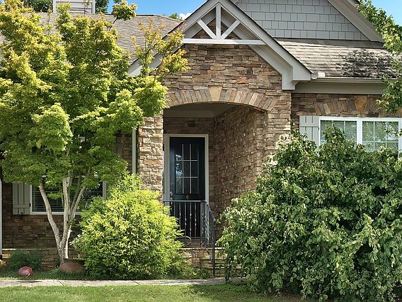 2nd image of 1105 Creekwood Cir