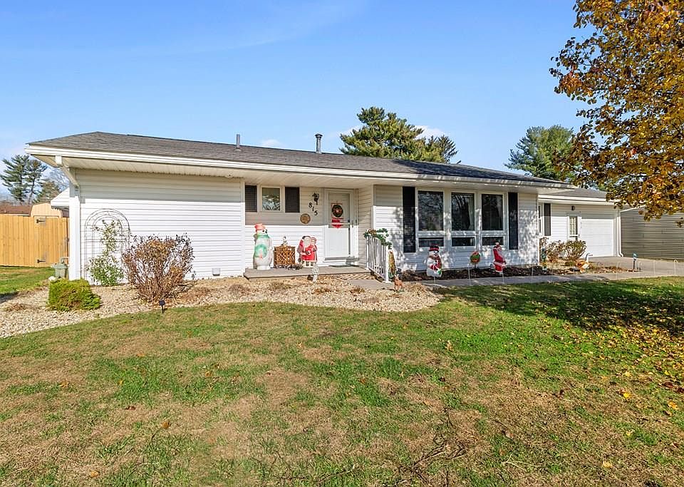 1st image of 815 Evergreen Ln