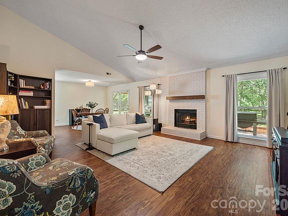 5th image of 12001 Lazy Willow Ln