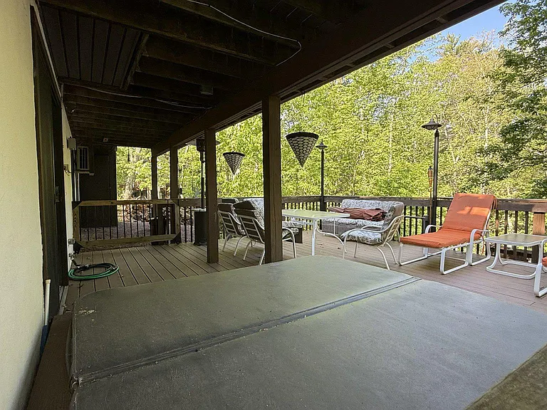 5375 Woodbridge Dr E — Photo 33