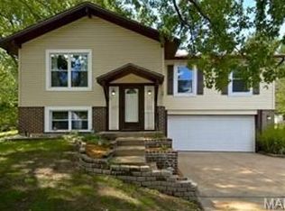 23 Sugar Leaf Dr, Saint Peters, MO