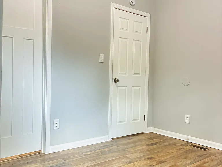 401 S Gray St — Photo 12