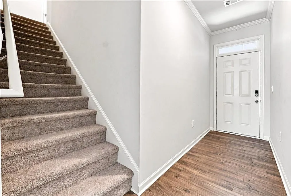 3 bed, 2.5 bath, 1980 sqft, $2,250 — Photo 3