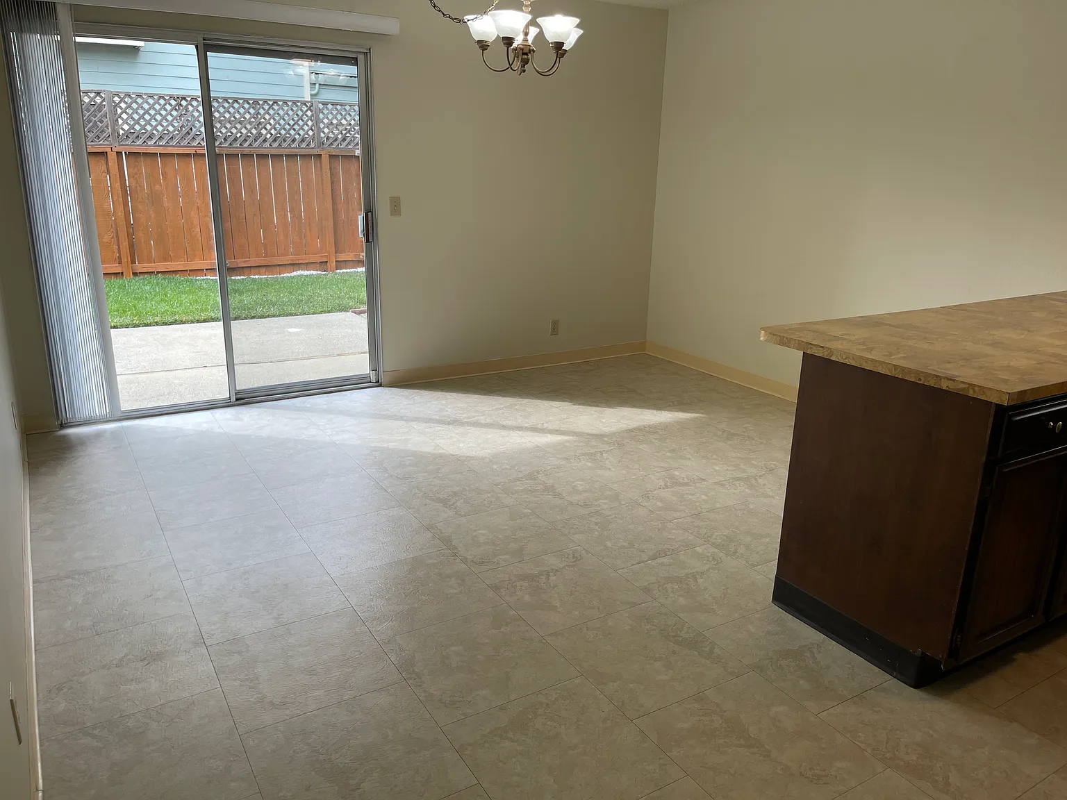 3 bed, 1320 sqft, $3,200 — Photo 4