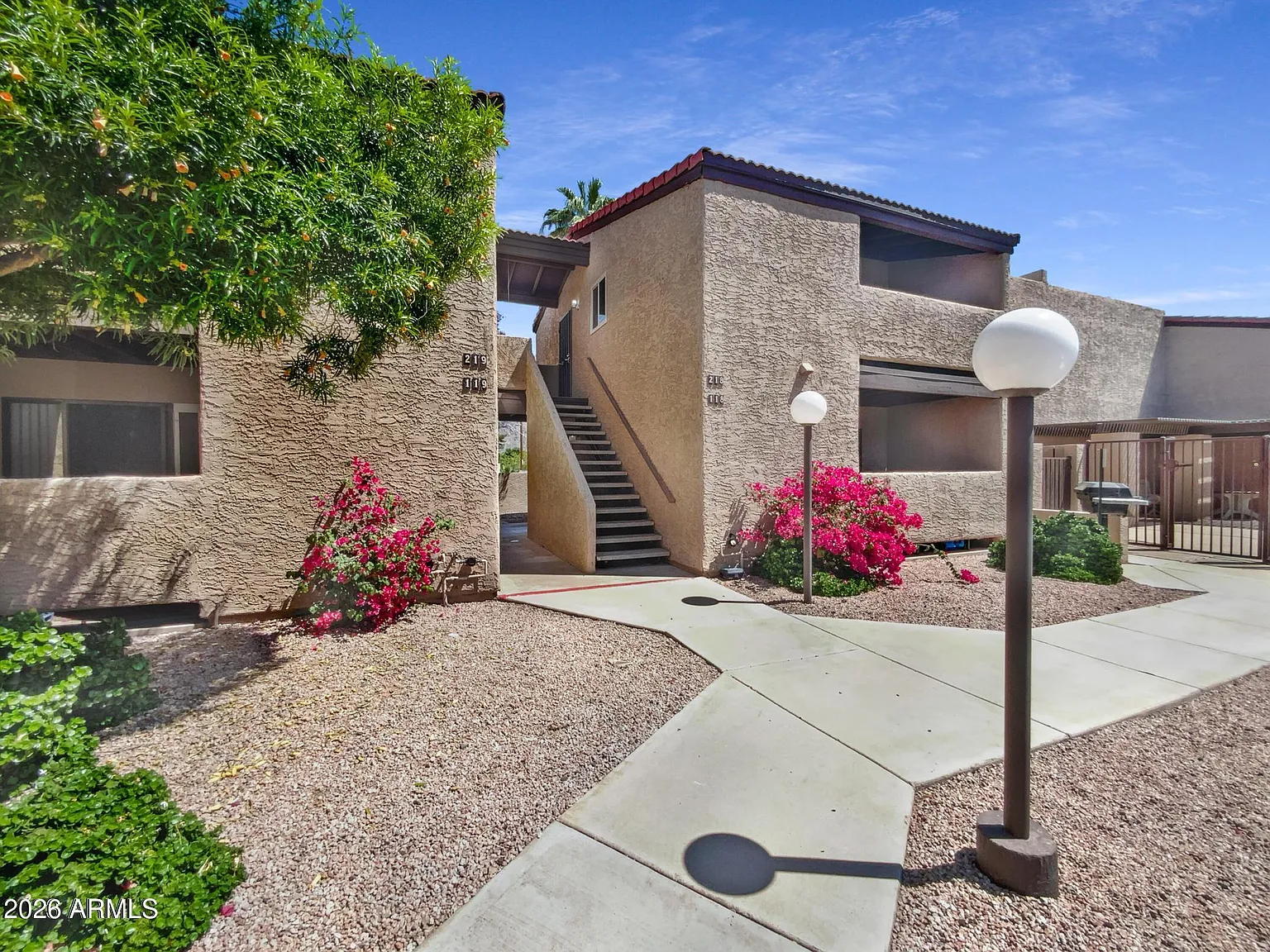 2 bed, 2.0 bath, 900 sqft, $1,550 — Photo 3