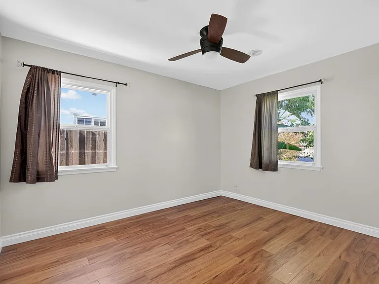 8007 Louise Ave — Photo 14