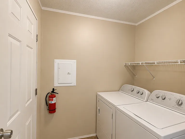 89 E Manor St #89B — Photo 4
