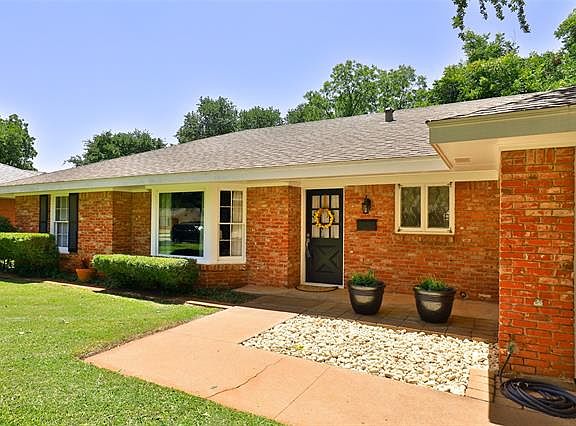 4th image of 2225 River Oaks Cir
