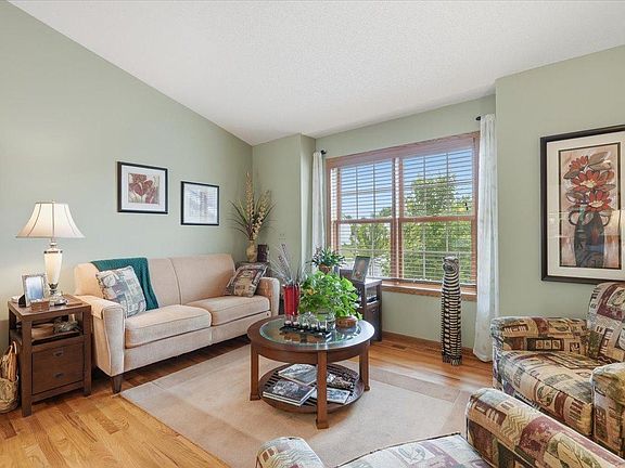 3rd image of 844 Plum Tree Ln