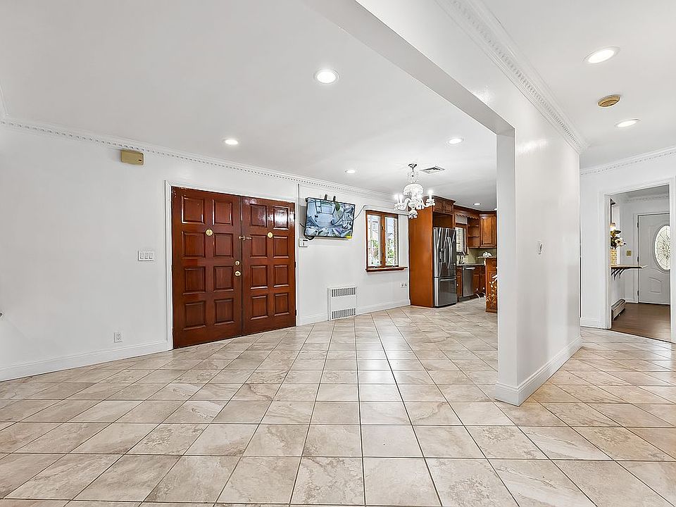 154-70 11th Ave #1, Whitestone, NY 11357 | MLS #S1780254
