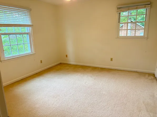 3512 Summerfield Ln, Winston Salem, NC 27106