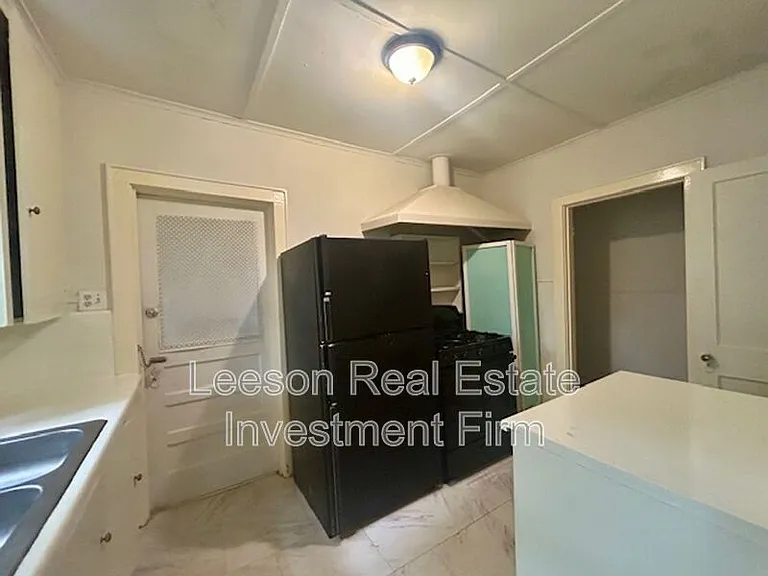 3345 Alexander Ave — Photo 7