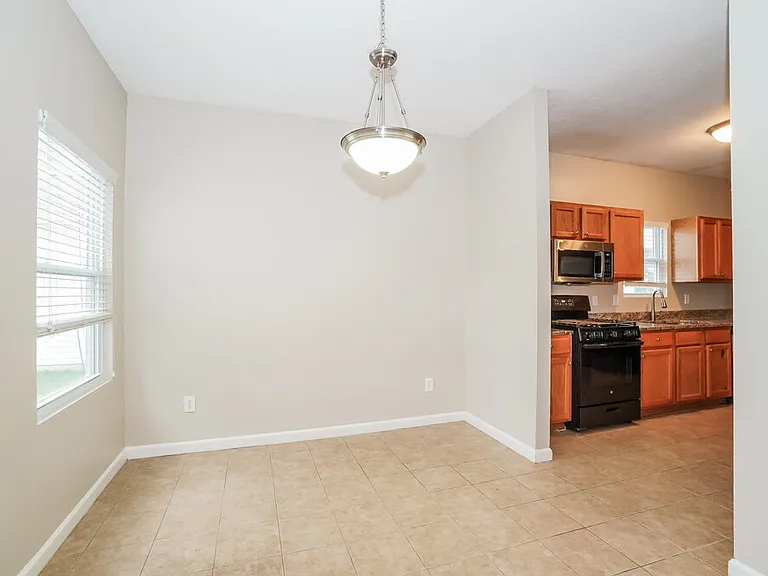 807 Summerville Dr — Photo 8